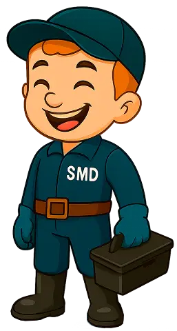 Mascote da Senen Melo Dedetizadora, sorridente, de boné e uniforme azul com a sigla SMD, segurando uma maleta.